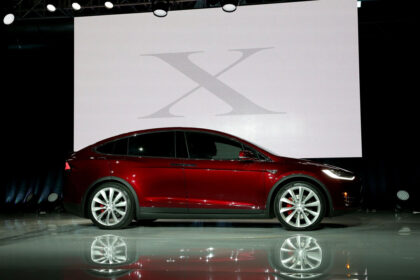 tesla-to-wind-down-model-x,-s-production,-repurpose-facility-for-optimus-robot