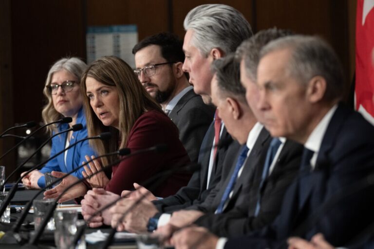 carney,-smith-react-to-reports-of-alberta-independence-advocates-meeting-with-us-officials