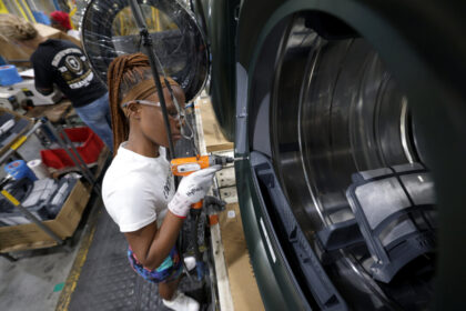 economists-forecast-stronger-us-growth,-lingering-inflation-in-2026