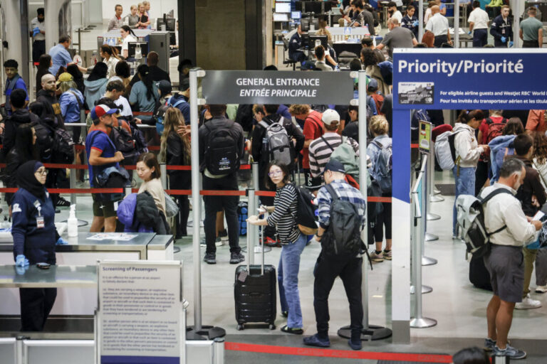 flights-resume-at-calgary-airport-after-temporary-pause-due-to-heavy-snow