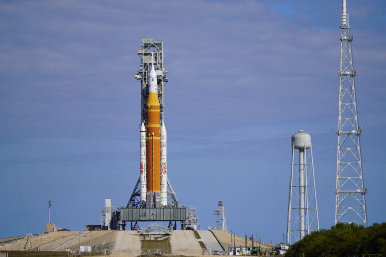 cold-weather-delays-nasa-moon-launch-at-least-two-days