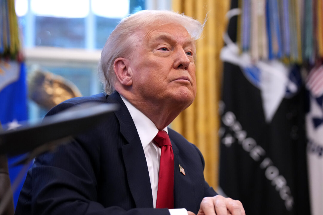 trump-signs-order-launching-‘genesis-mission’-to-boost-ai-driven-innovation