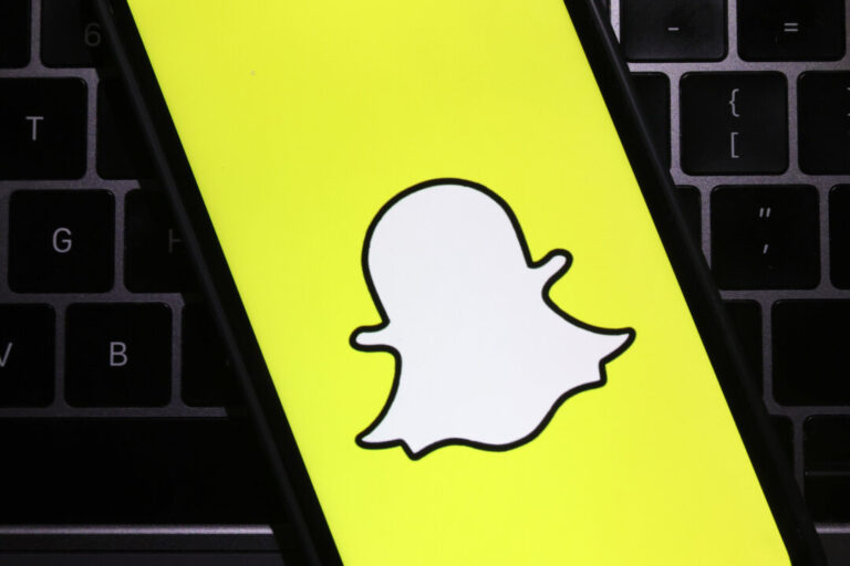 bank-checks,-photo-ids:-snapchat-reveals-how-it-will-verify-underage-users