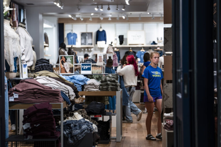 shoppers-keep-their-wallets-open-as-us-retail-sales-tick-up-in-september