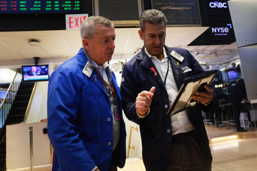 wall-street-review:-corporate-earnings-help-support-monthly-stock-gains