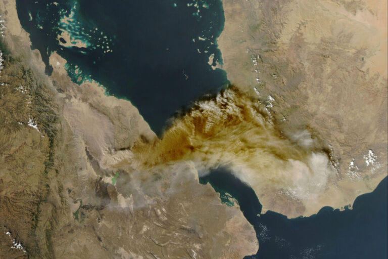 ethiopian-volcano-subsides,-leaving-a-trail-of-disruption-and-canceled-flights