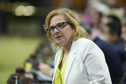 ottawa-seeks-to-track-exit-of-temporary-visas-holders