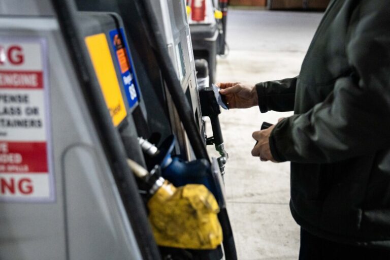 gas-prices-drop-to-4-year-low-ahead-of-thanksgiving
