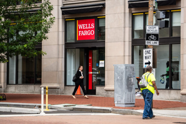 wells-fargo-follows-jpmorgan-in-cutting-ties-with-shareholder-proxy-advisers