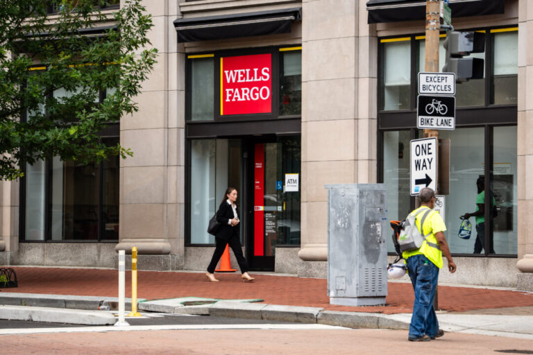 wells-fargo-follows-jpmorgan-in-cutting-ties-with-shareholder-proxy-advisers