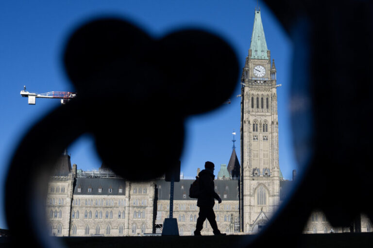 public-service-executives-got-more-than-$146-million-in-performance-pay-last-year