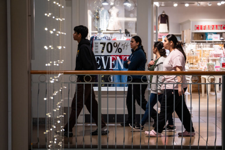 black-friday-is-here—and-shoppers-are-planning-to-be-more-cautious-this-year