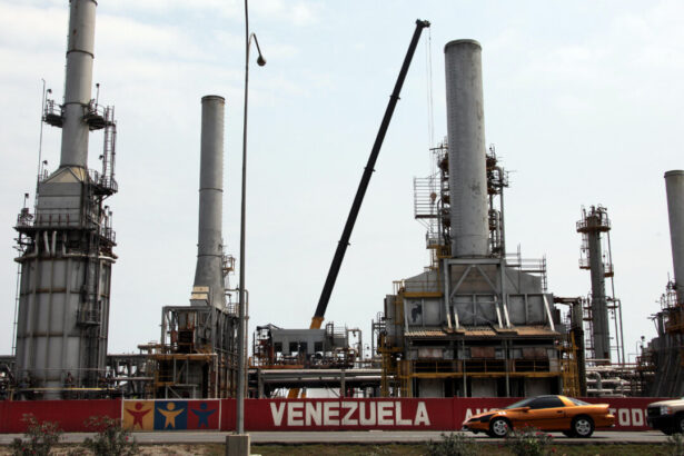 trump-signals-openness-to-china,-india-investing-in-venezuela’s-oil—while-tightening-rules