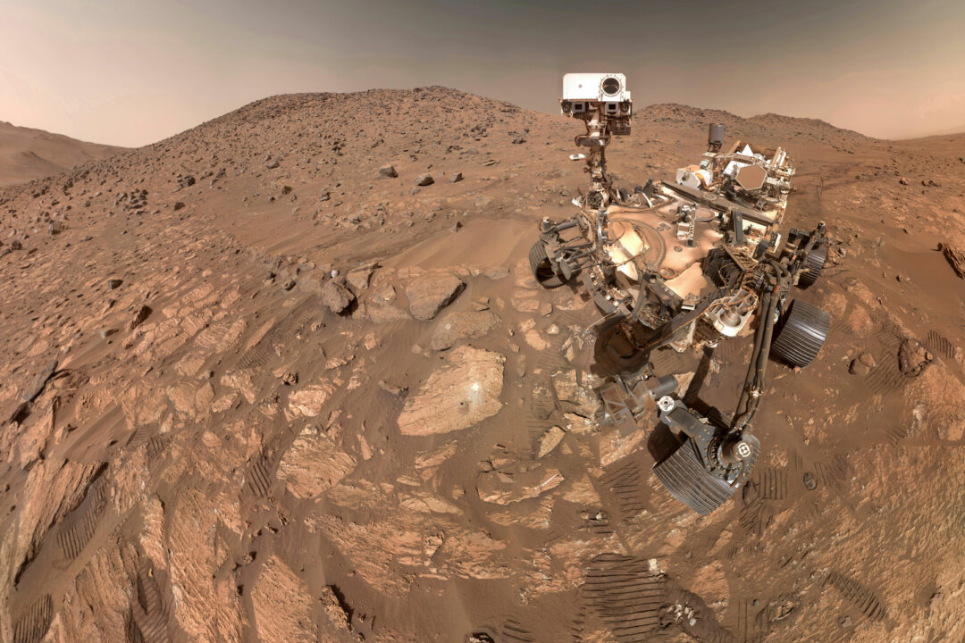 scientists-capture-the-crackling-sounds-of-what-they-believe-is-lightning-on-mars