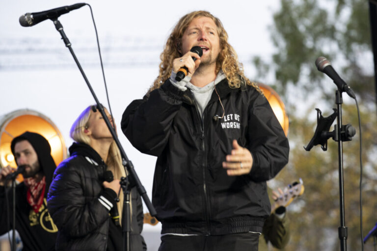 tory-mp-urges-feds-to-take-note-after-us-christian-musician-says-white-house-watching-canadian-show-cancellations