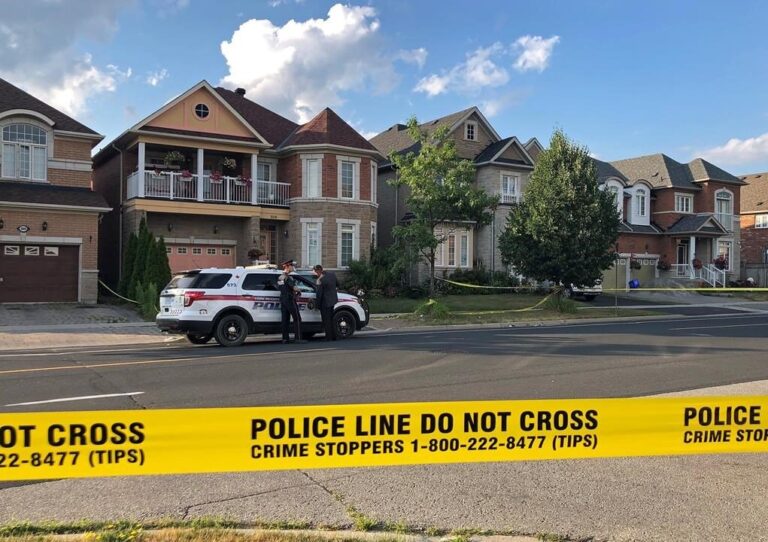 multiple-toronto-officers-charged-in-probe-linked-to-tow-truck-industry-violence:-reports