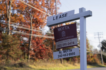 retail-workers-currently-earning-51.6-percent-less-than-needed-to-afford-rent:-report