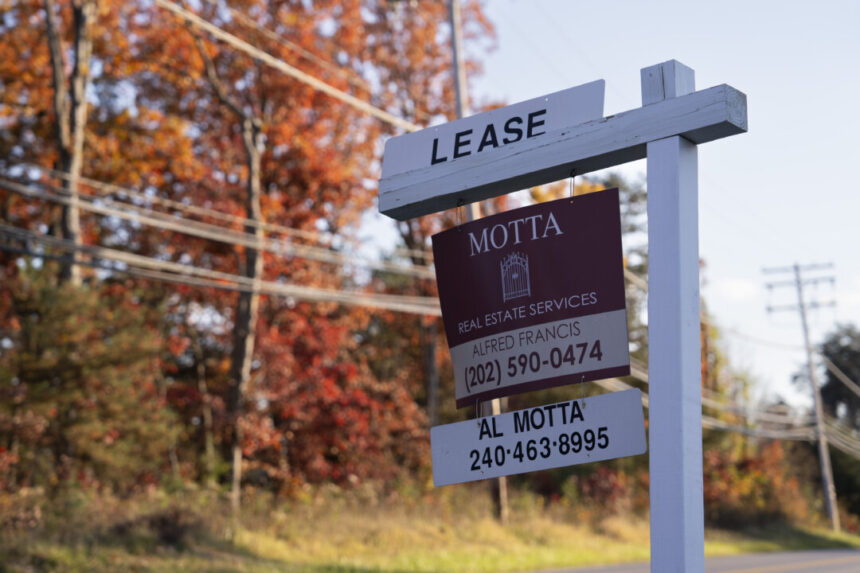 retail-workers-currently-earning-51.6-percent-less-than-needed-to-afford-rent:-report