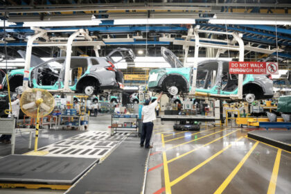 ottawa-scraps-ev-mandate,-aims-to-reach-90-percent-ev-adoption-through-emissions-regulations