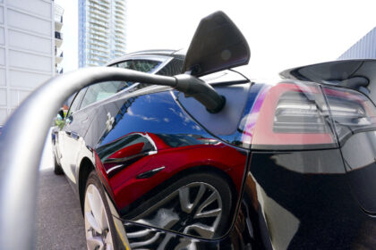 how-ottawa’s-new-program-replacing-the-ev-mandate-pushes-canadians-toward-electric-vehicles