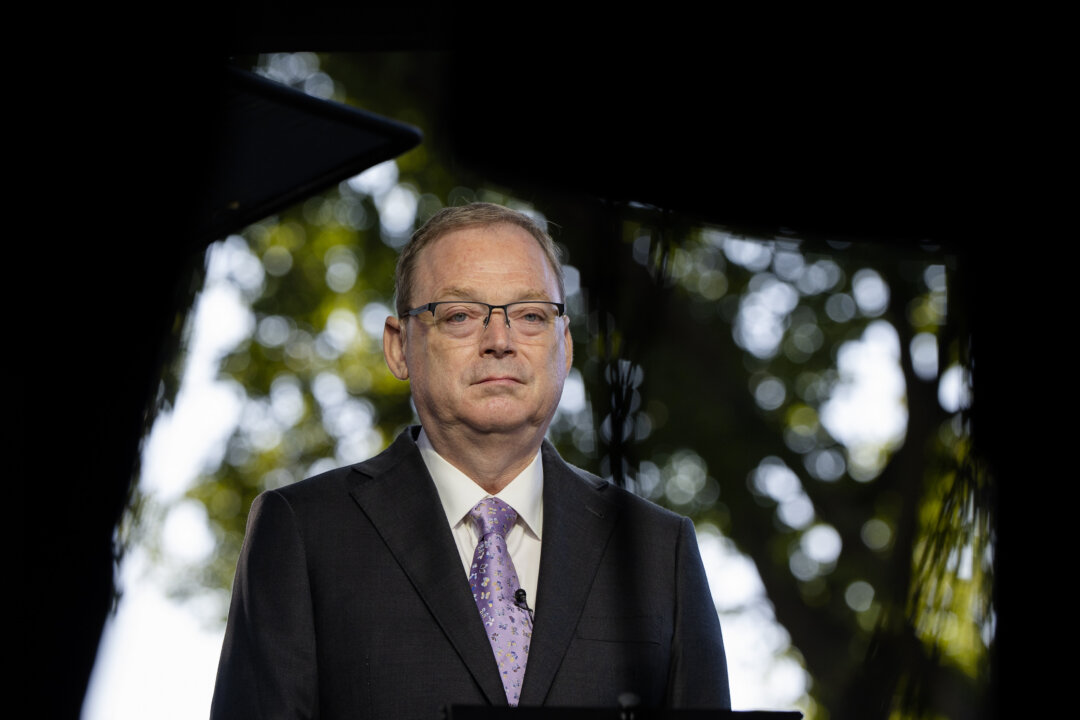 white-house-confident-in-economic-growth-as-black-friday-spending-rises