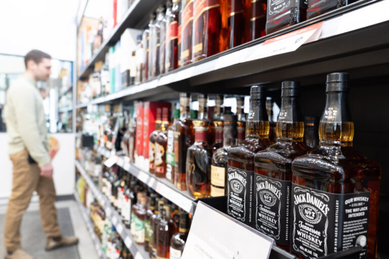 some-us-alcohol-to-return-to-quebec-stores-before-quality-drops,-minister-says