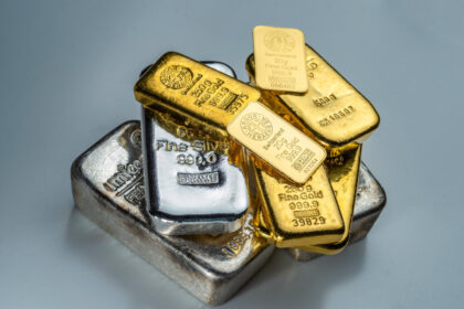 silver-hits-new-record-high,-gold-edges-up