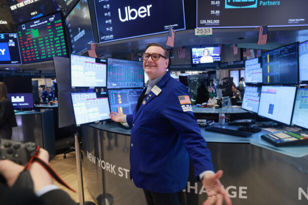 wall-street-review:-dow-closes-above-50,000-in-another-volatile-week