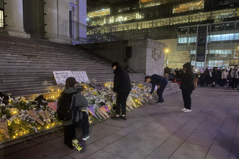 bc-community-holds-vigil-to-mourn-deaths,-losses-in-deadly-hong-kong-fire