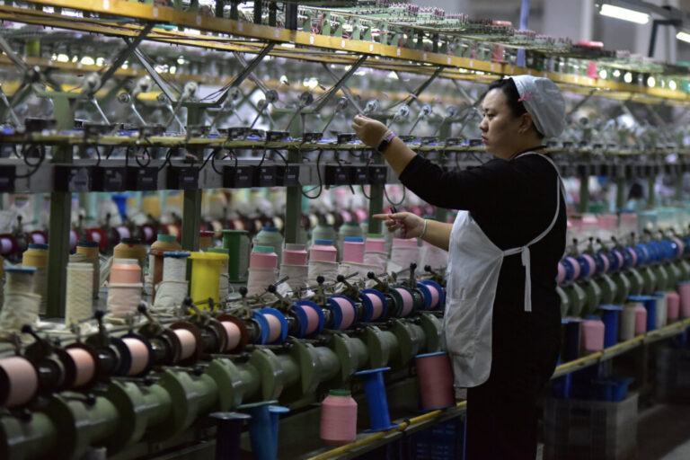 china’s-slow-economy-seems-set-to-go-even-slower-in-2026