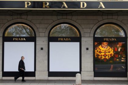 prada-completes-$1.37-billion-versace-acquisition