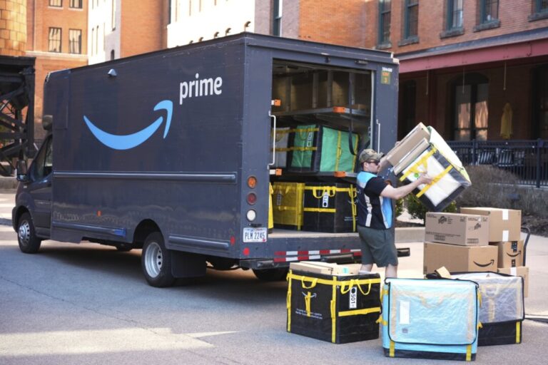 amazon-tests-‘ultra-fast’-delivery-service-in-seattle,-philadelphia