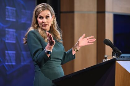 australia’s-esafety-to-track-teen-well-being-after-under-16-social-media-ban