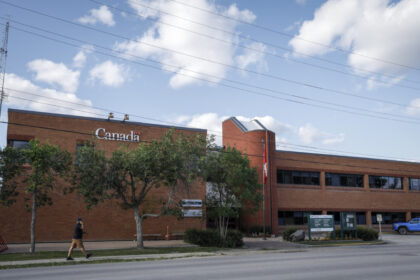 government-sending-early-retirement-info-to-about-70,000-public-servants