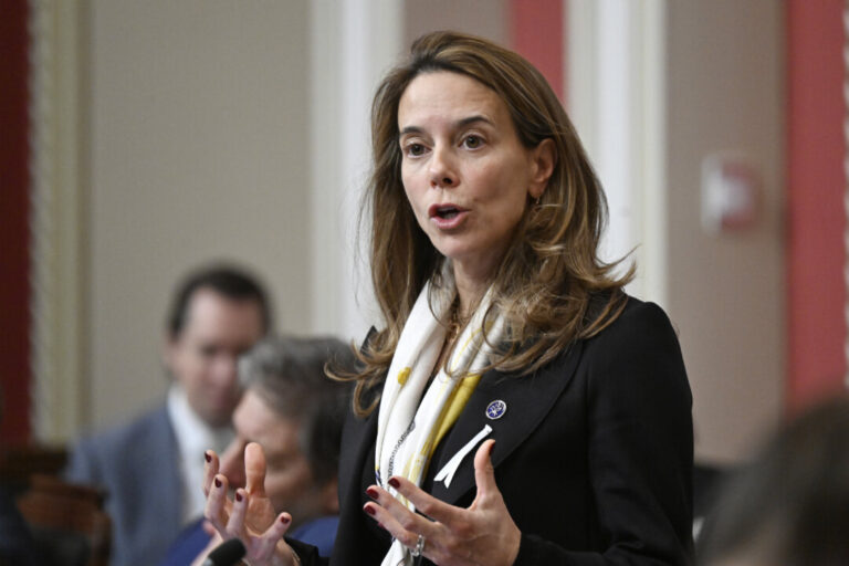 quebec-says-it-will-cut-the-equivalent-of-5,000-civil-service-positions-by-march-2027